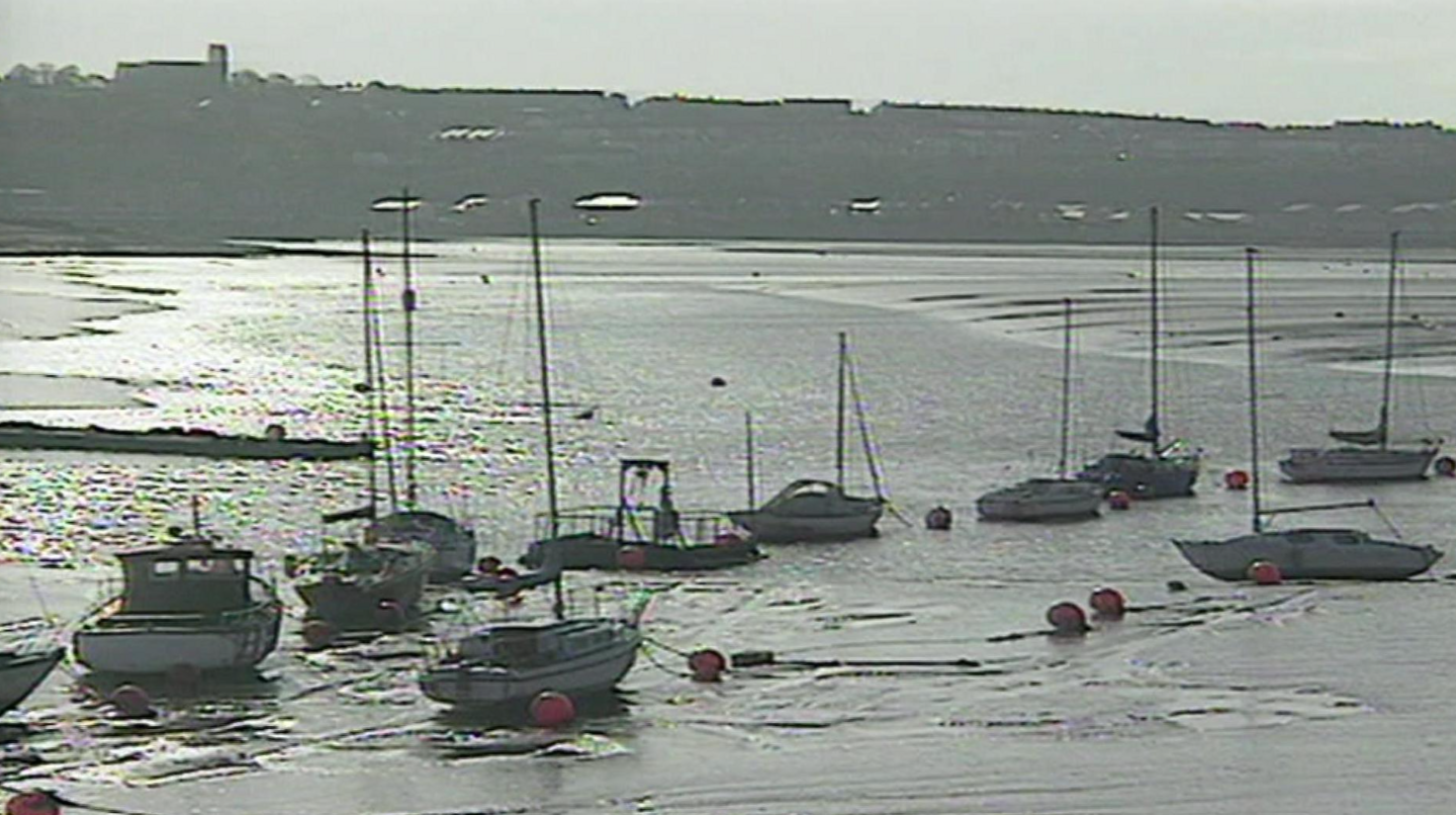 Hen lun o fflatiau llaid yr ardal cyn codi'r morglawdd