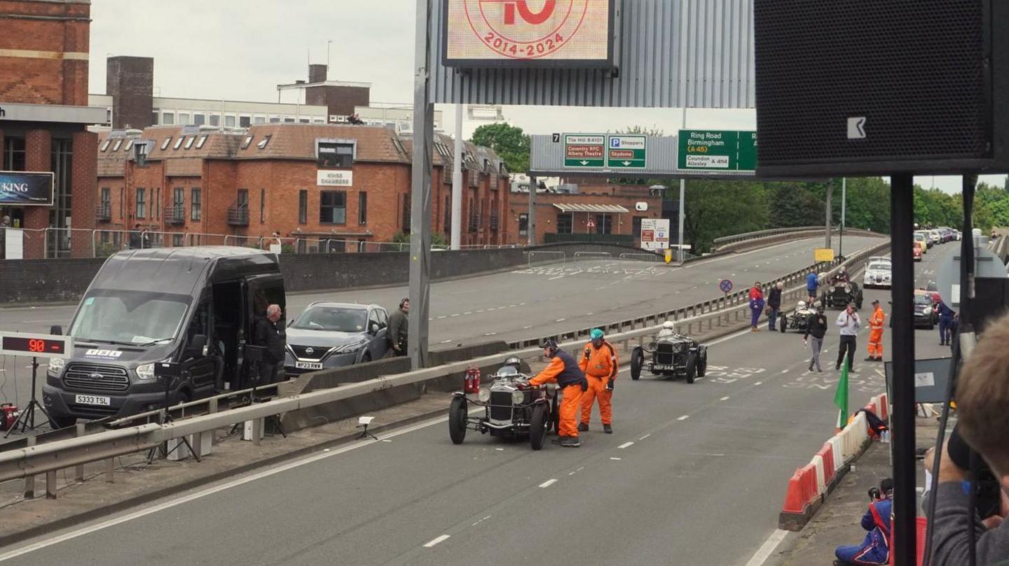 Vehicles on ring road 