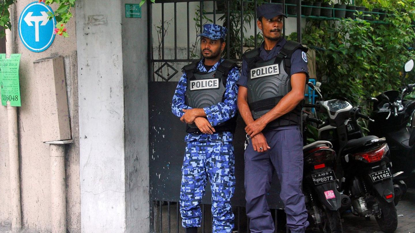 Maldivian police officers stand guard on a street after Maldives President Abdulla Yameen declared a state of emergency, in Male, 6 February 2018