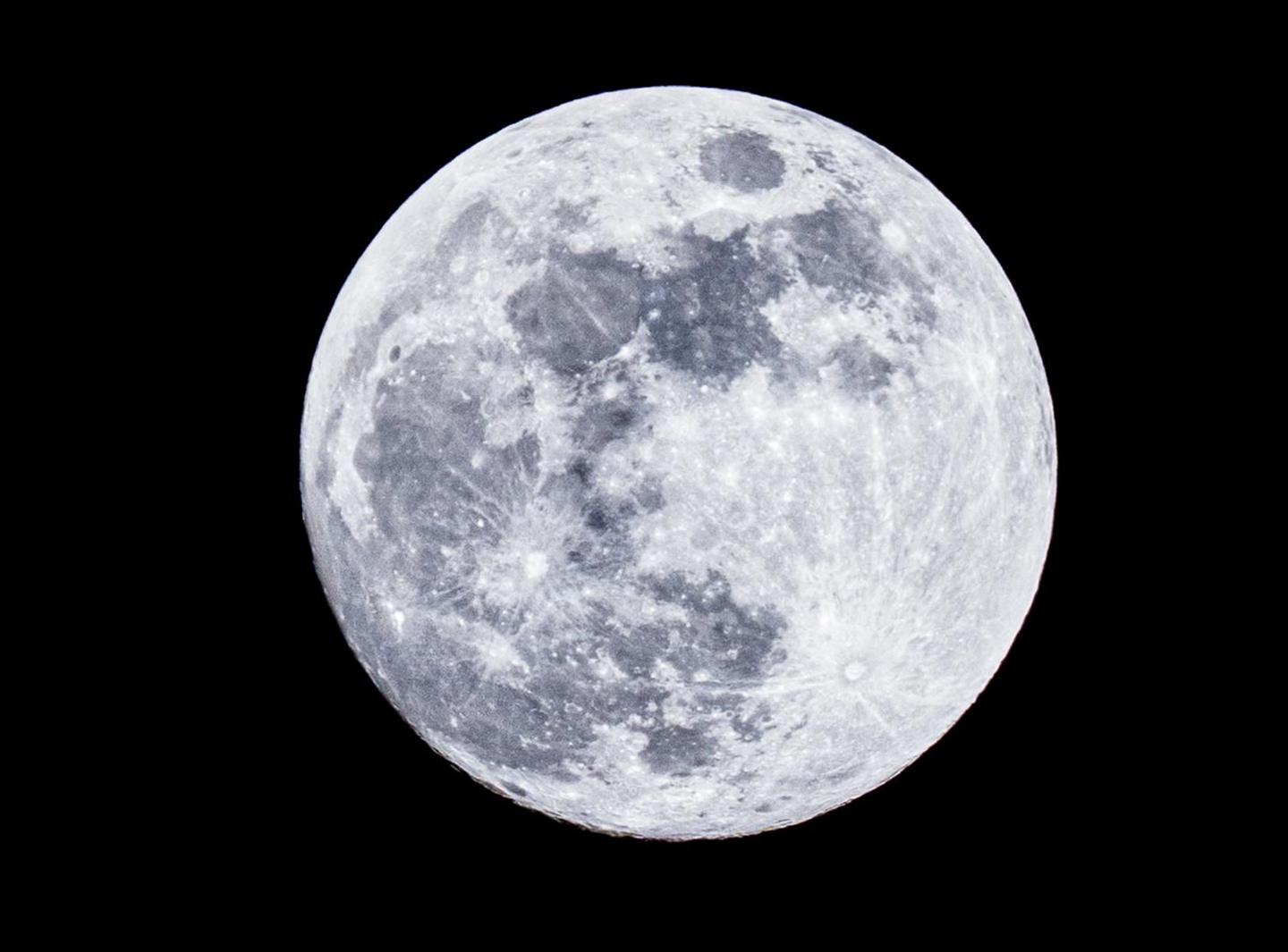 image of the full moon