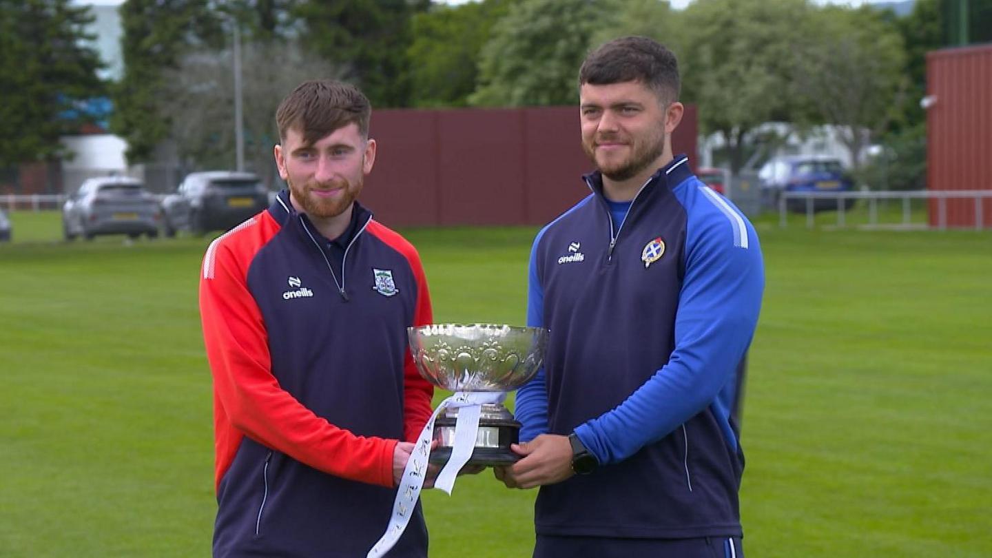 Ruairidh MacAnndrais is Iain Robinson le Cupa MhicThàmhais
