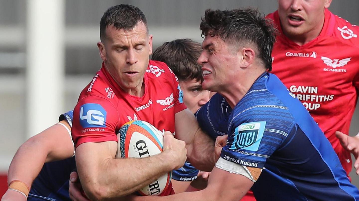 Gareth Davies attacks against Leinster