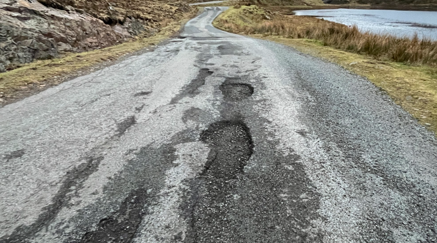 Droch staid rathaid ann an Slèite