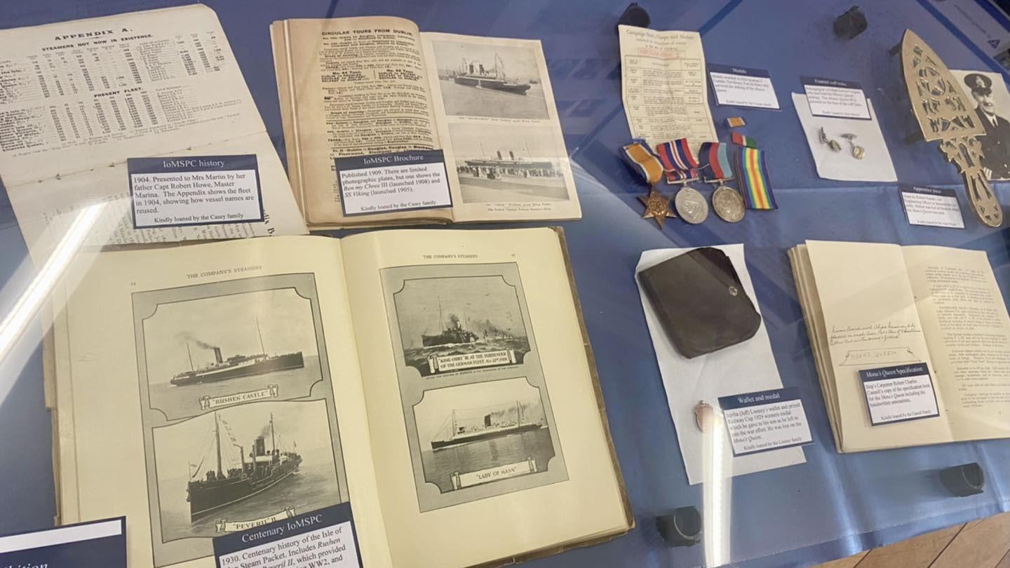 Photos, books and medals connected to the Mona's Queen