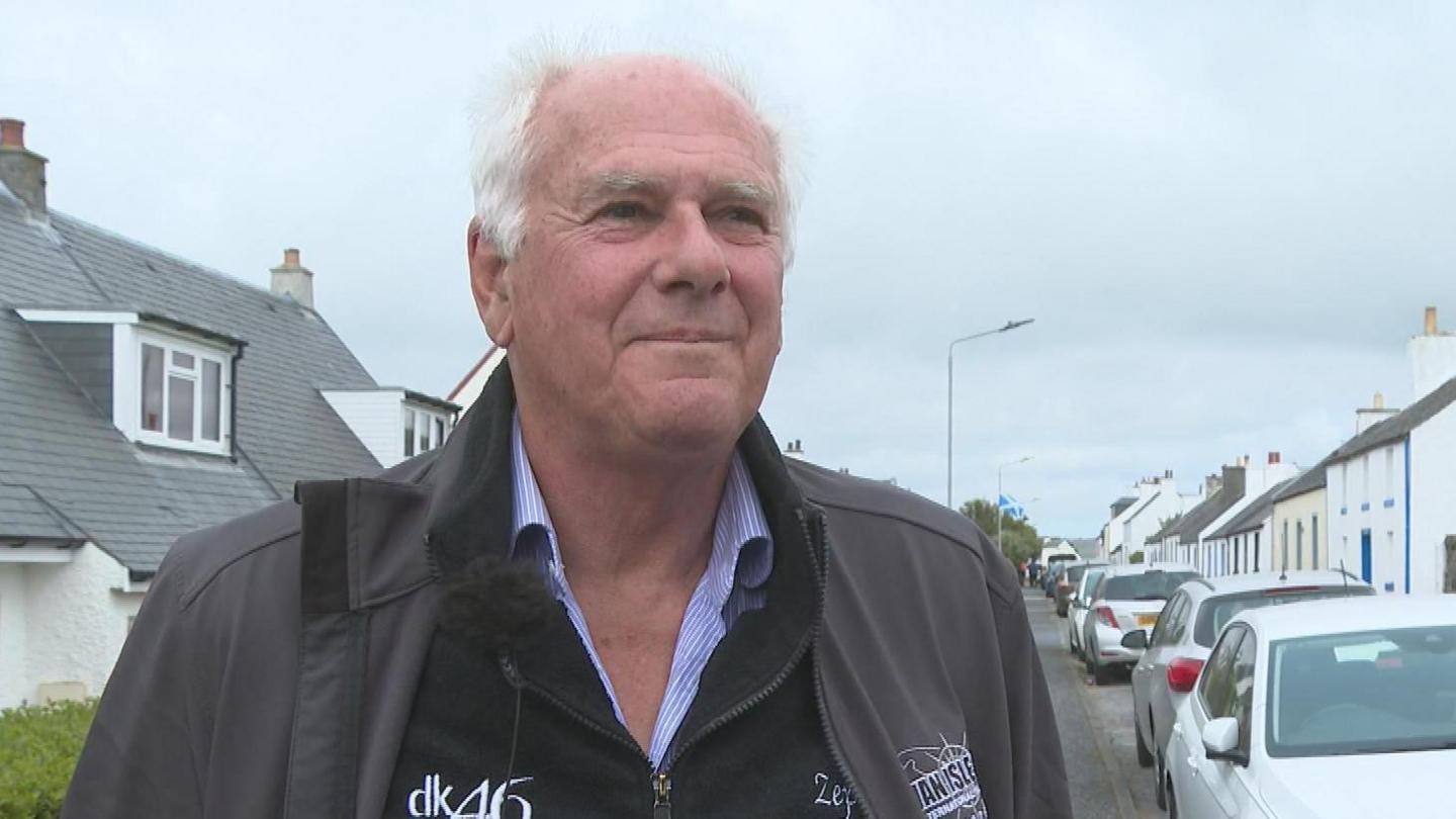 Richard Mansbridge, ball de Chomhairle Coimhearsnachd Ìle