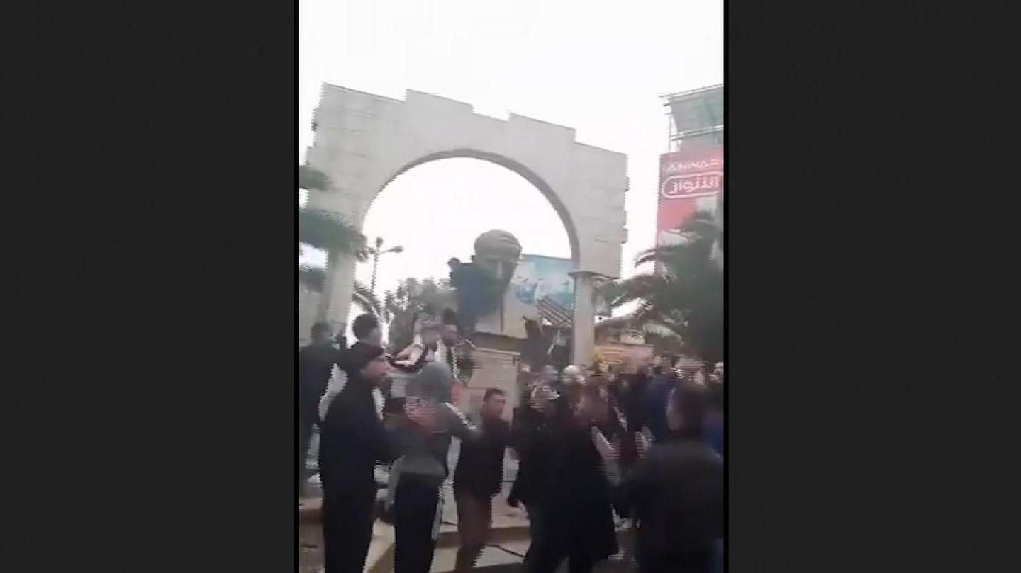 Statue being torn down