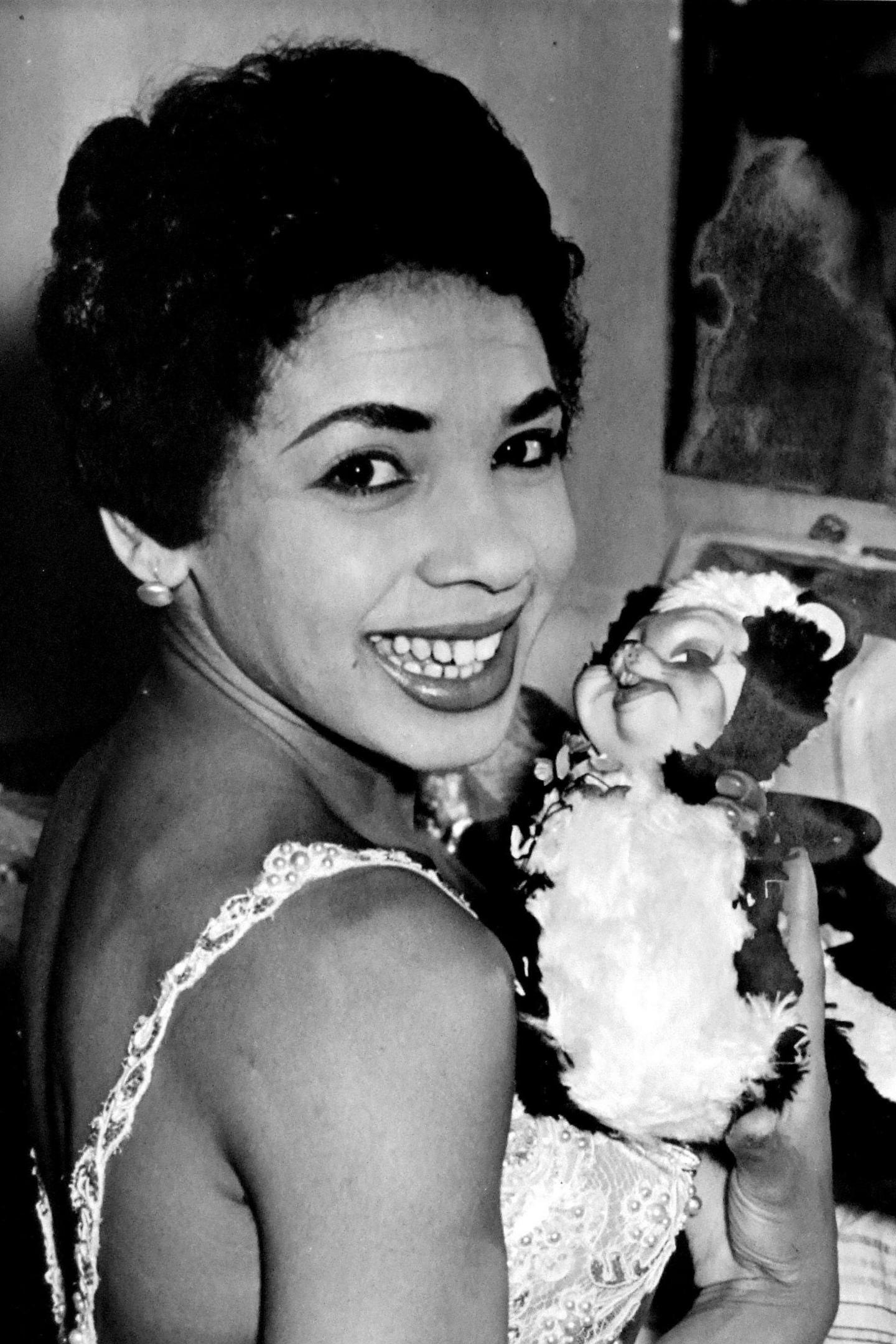 Shirley Bassey with her Las Vegas mascot