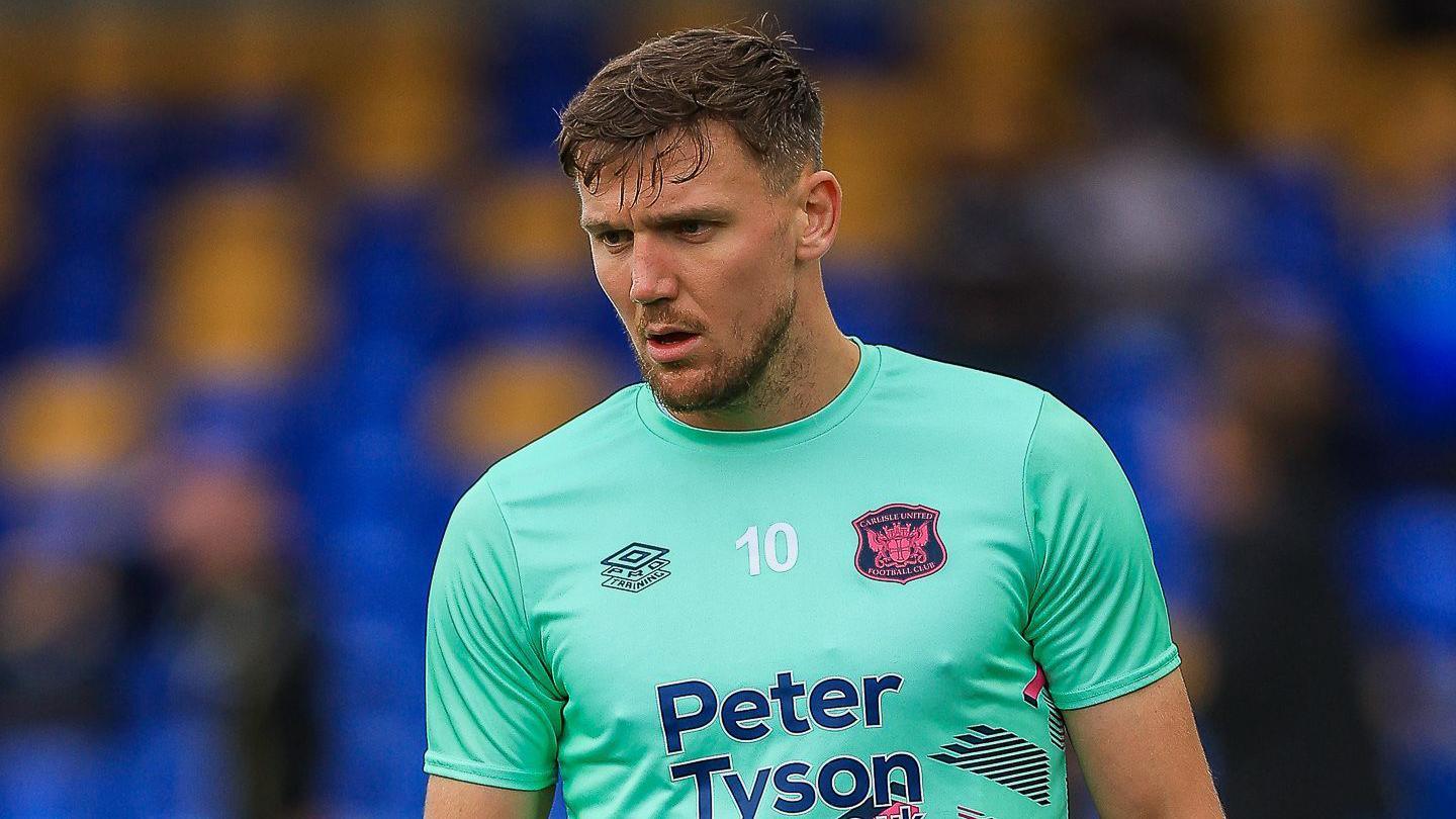 Charlie Wyke in action for Carlisle United