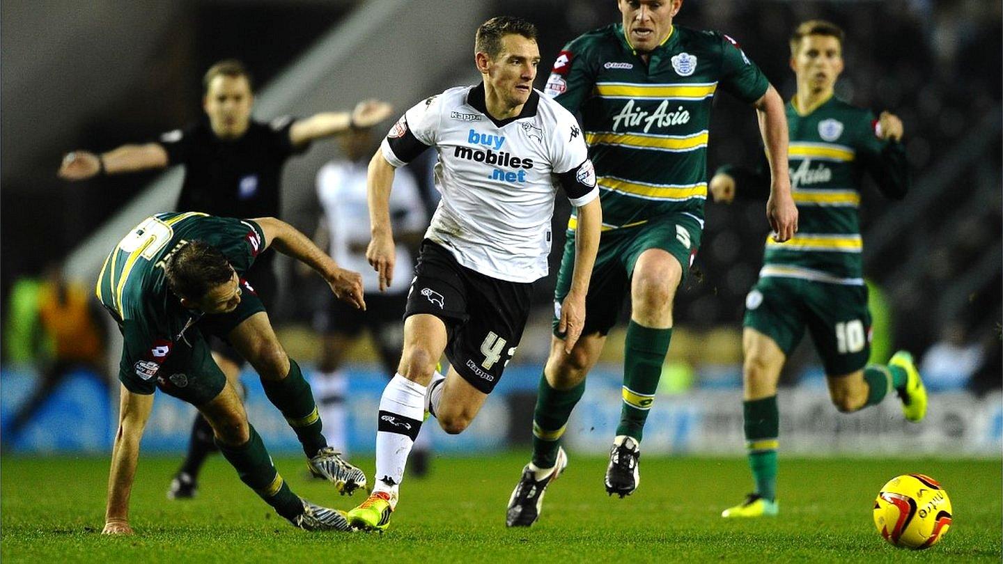 Craig Bryson of Derby County runs past Clint Hill and Richard Dunne of Queens Park Rangers