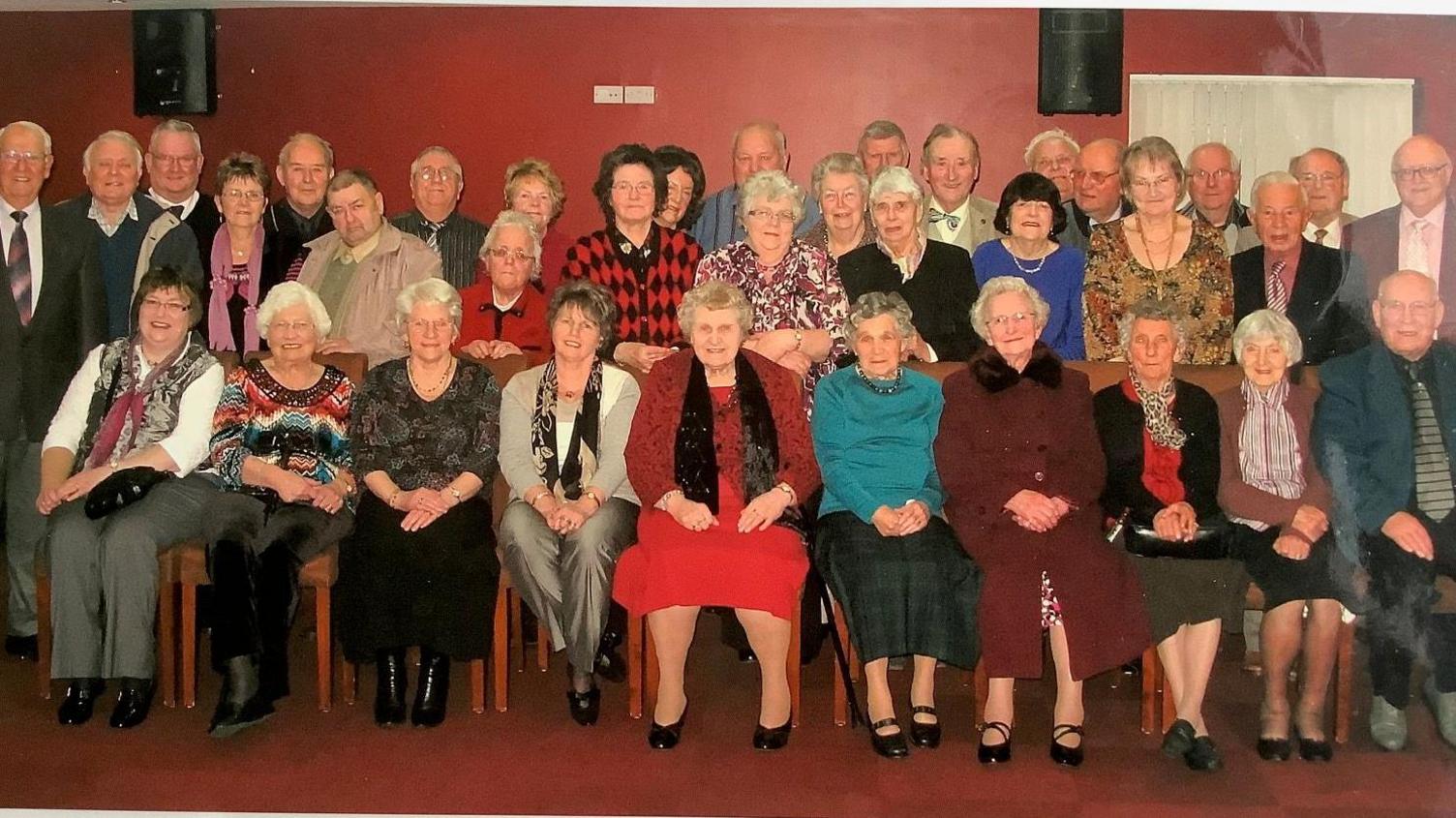 Aelodau'r clwb ugain mlynedd yn ôl