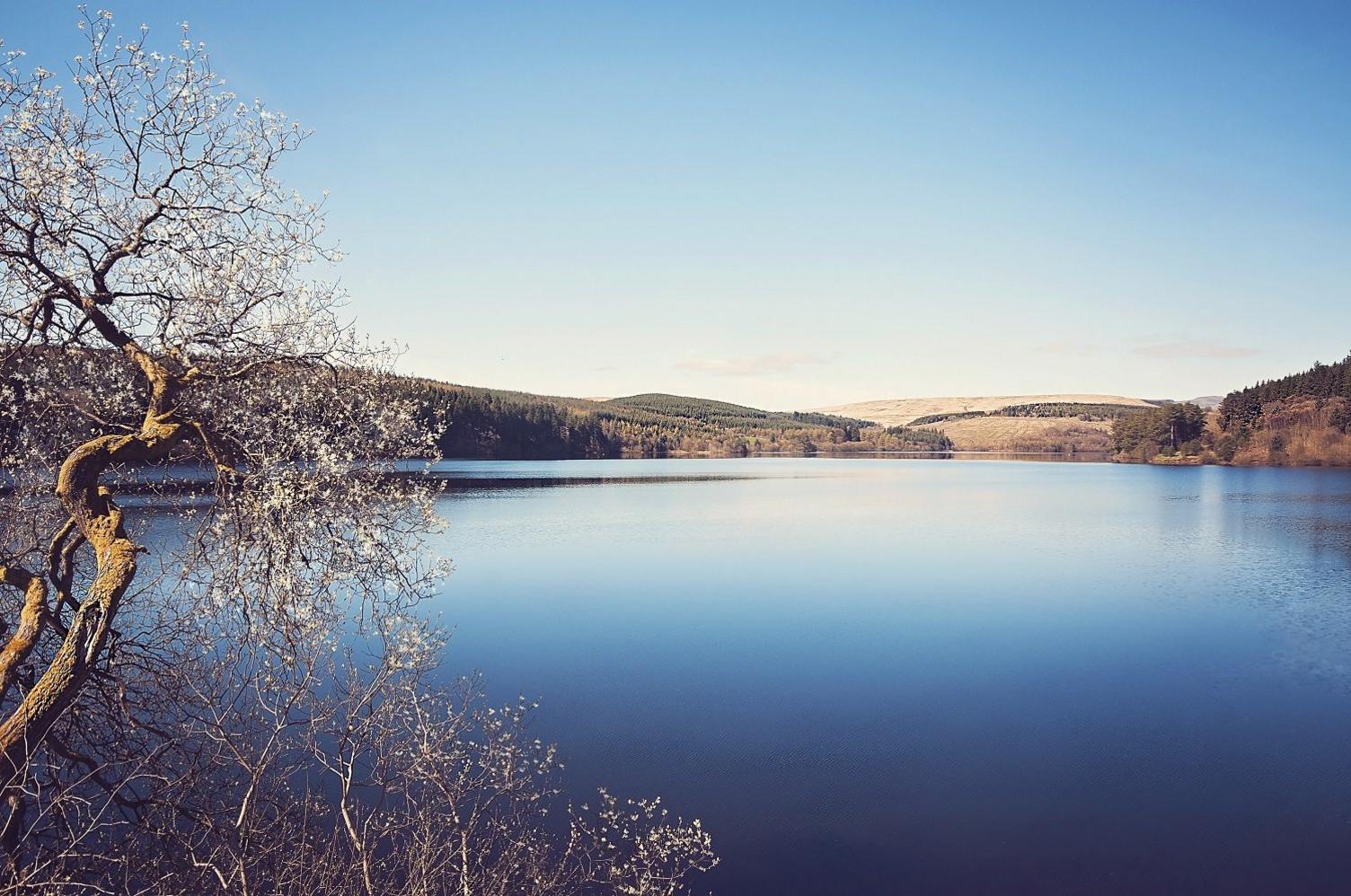 Cronfa ddŵr Ponsticill ger Merthyr Tudful