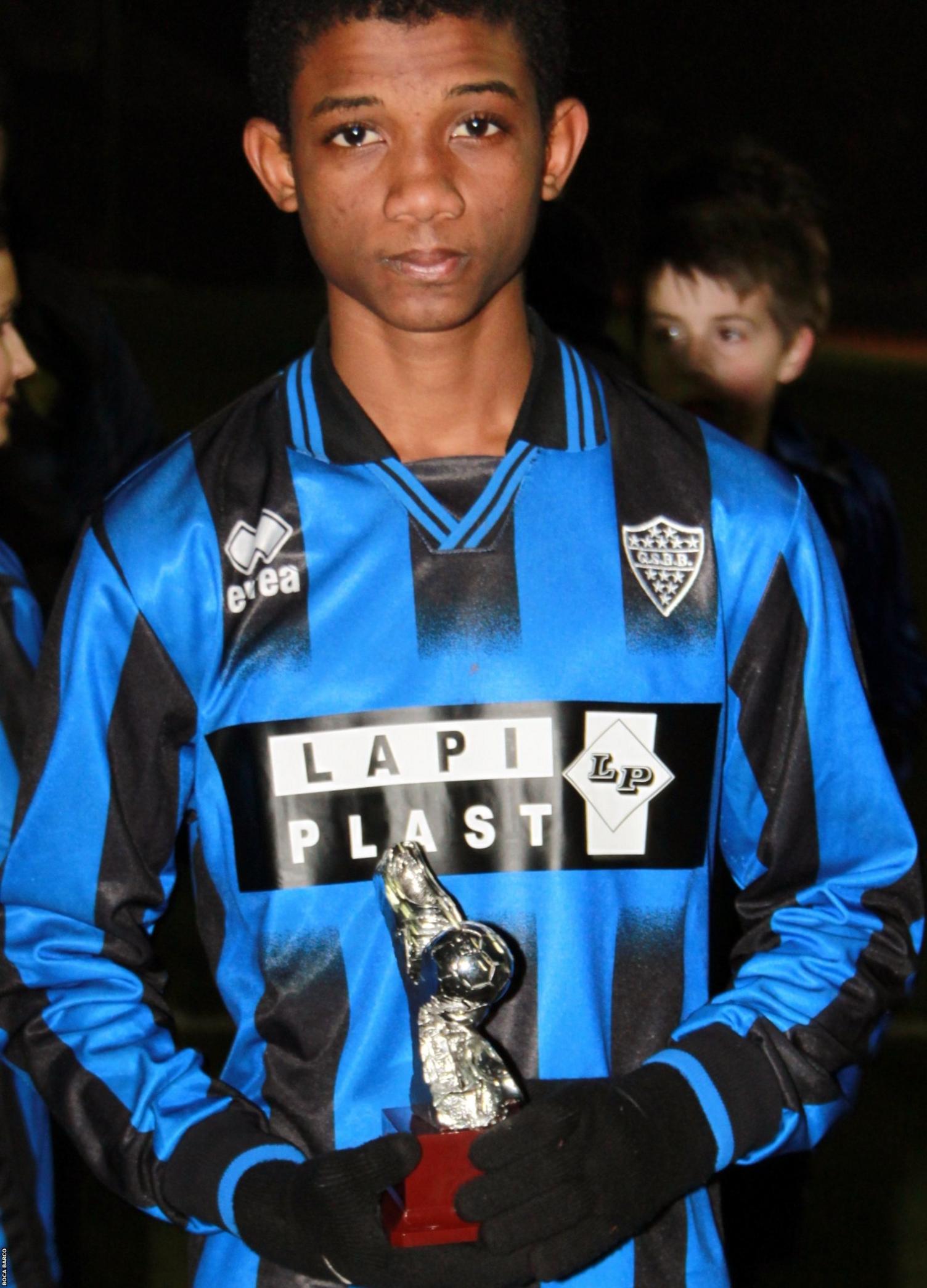 Amad Diallo wins a trophy during his time at Boca Barco