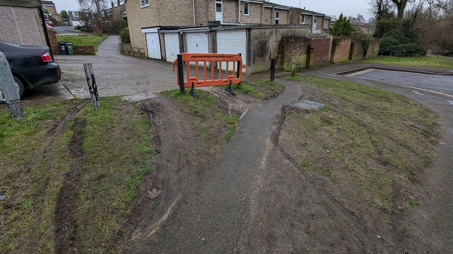 Visible moped tracks using the cut-through at Cowley Marsh Recreation Ground
