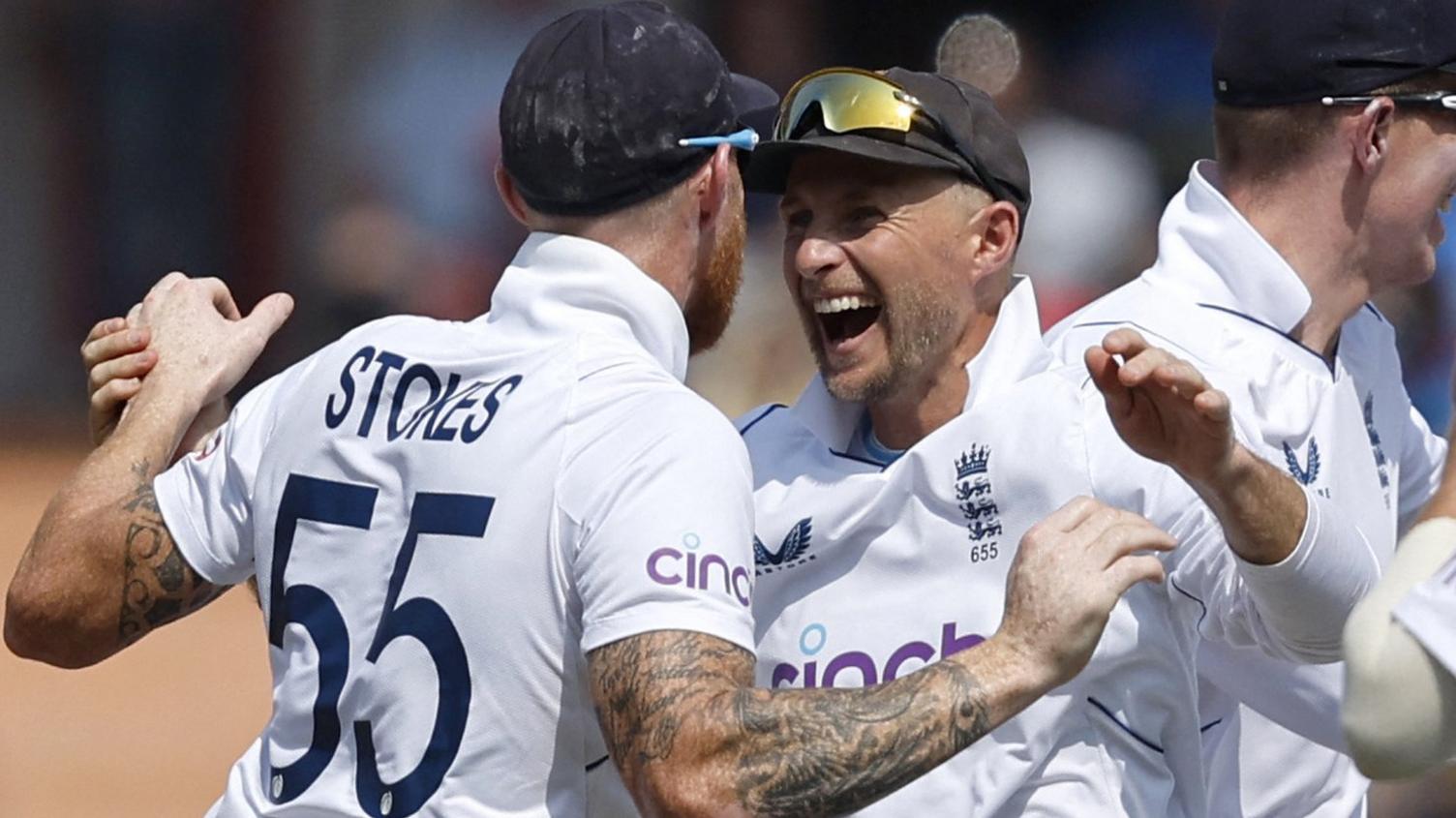 Joe Root and Ben Stokes celebrate