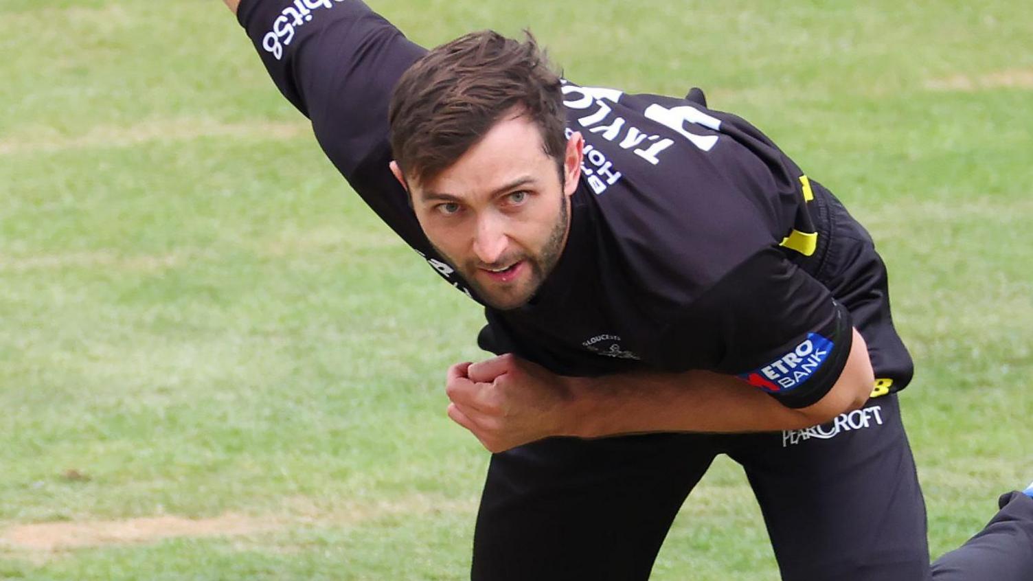 Matt Taylor bowls for Gloucestershire