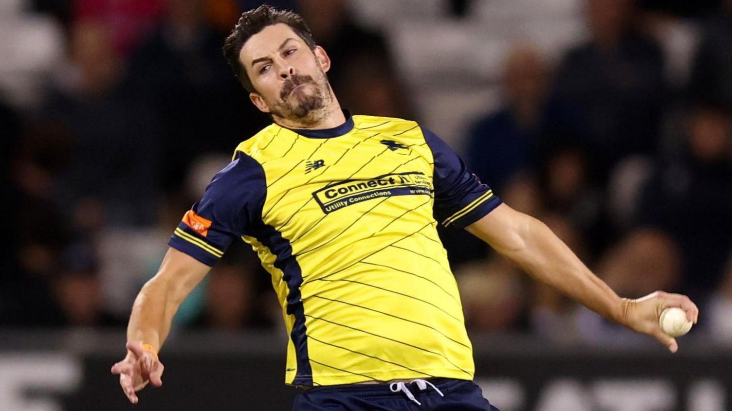 Chris Wood bowling for Hampshire Hawks