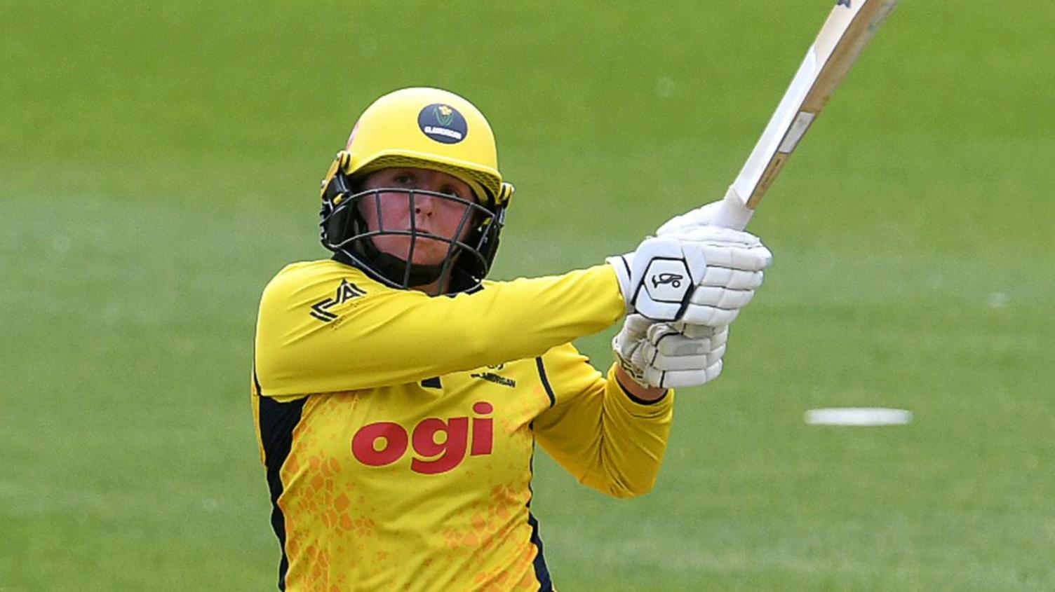 Lauren Parfitt batting for Glamorgan