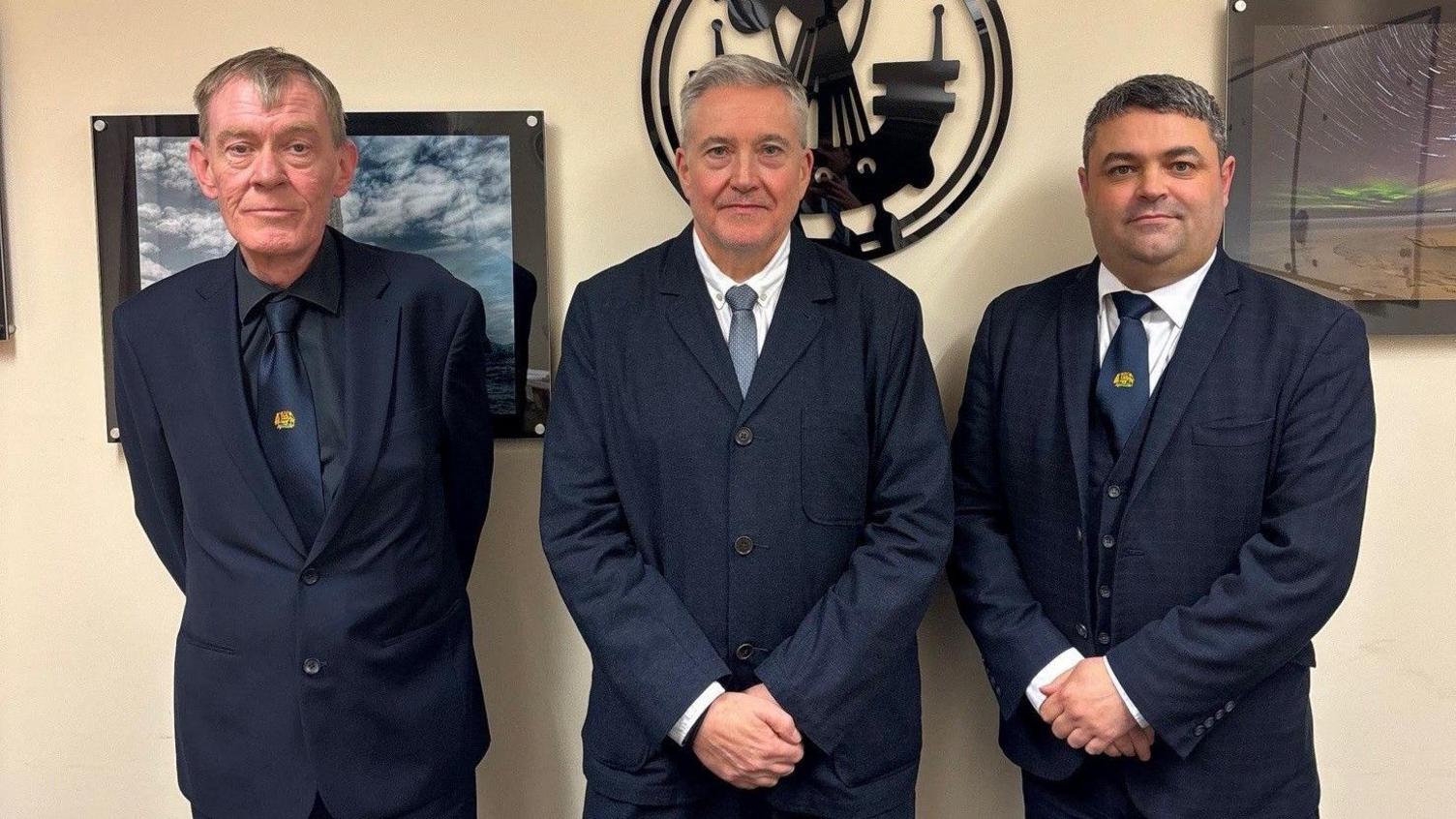 Fear-gairm CnES, Coinneach MacLeòid, Àrd-oifigear na Comhairle, Màrtainn Joyce agus Ceannard na Comhairle, Pòl Steele