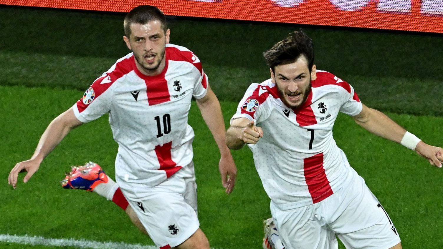 Giorgi Chakvetadze celebrates with Khvicha Kvaratskhelia