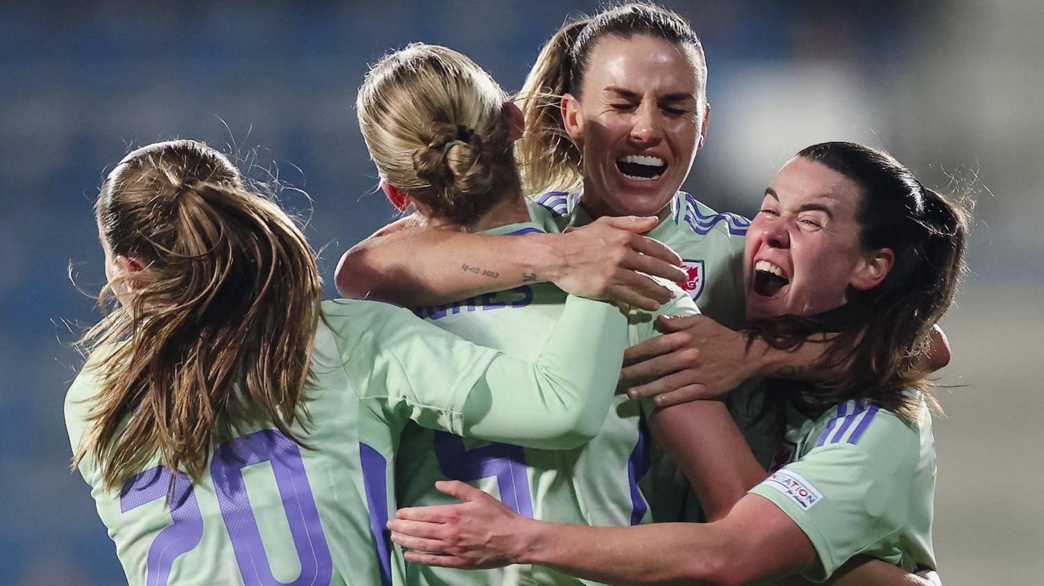 Elise Hughes celebrates with team-mates 