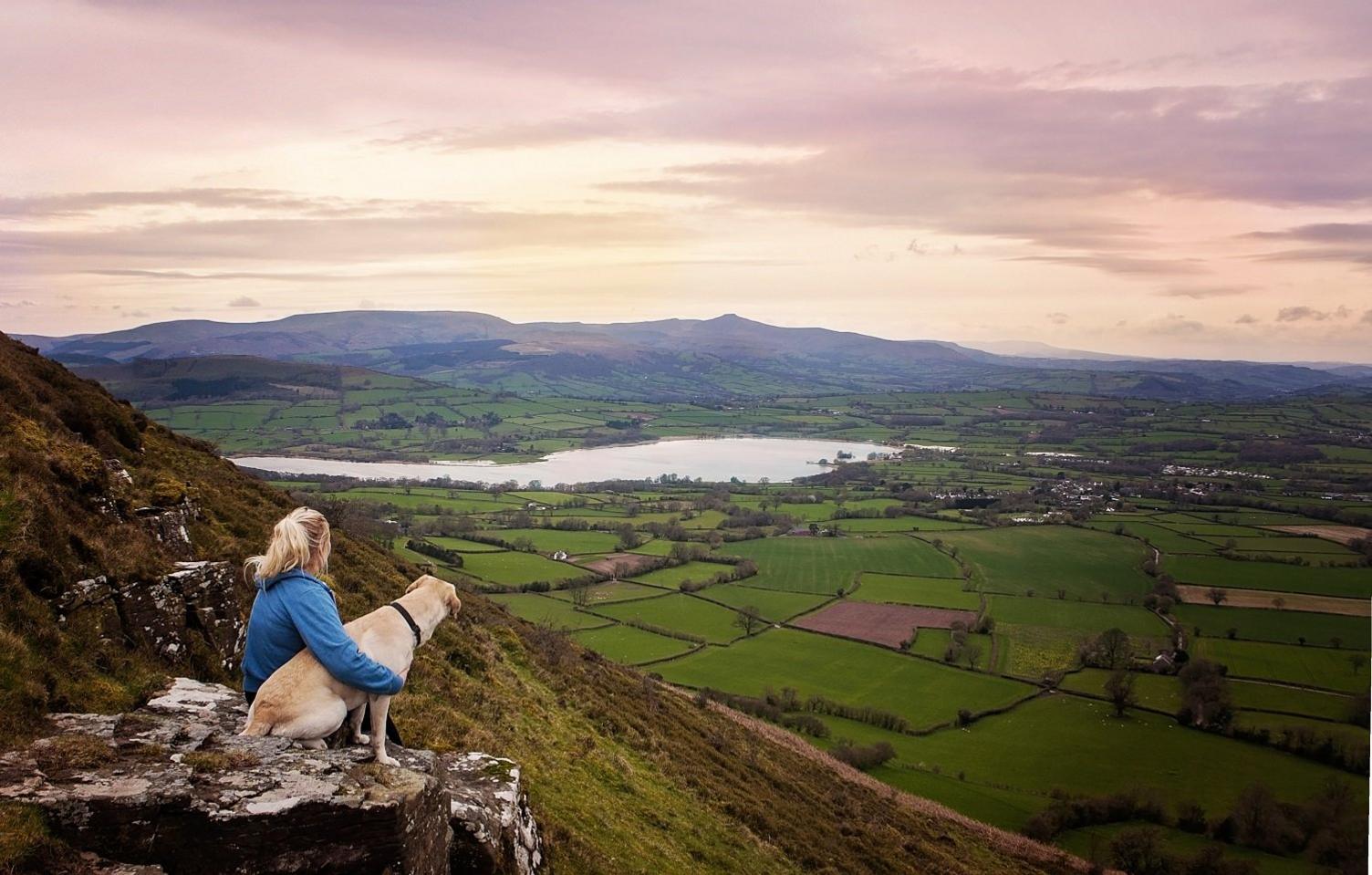 Llyn Llangors o fryn Cockpit