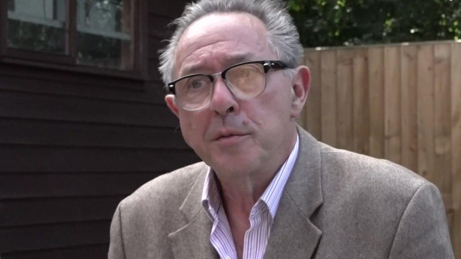 Geoff Ryall-Harvey o Llais 