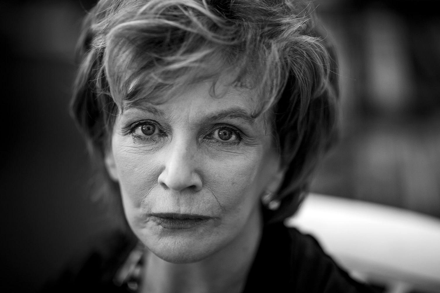 Close up picture of Edna O'Brien taken in 2009. She has shortish hair, smartly styled, and looks straight into the camera with a very intense expression.