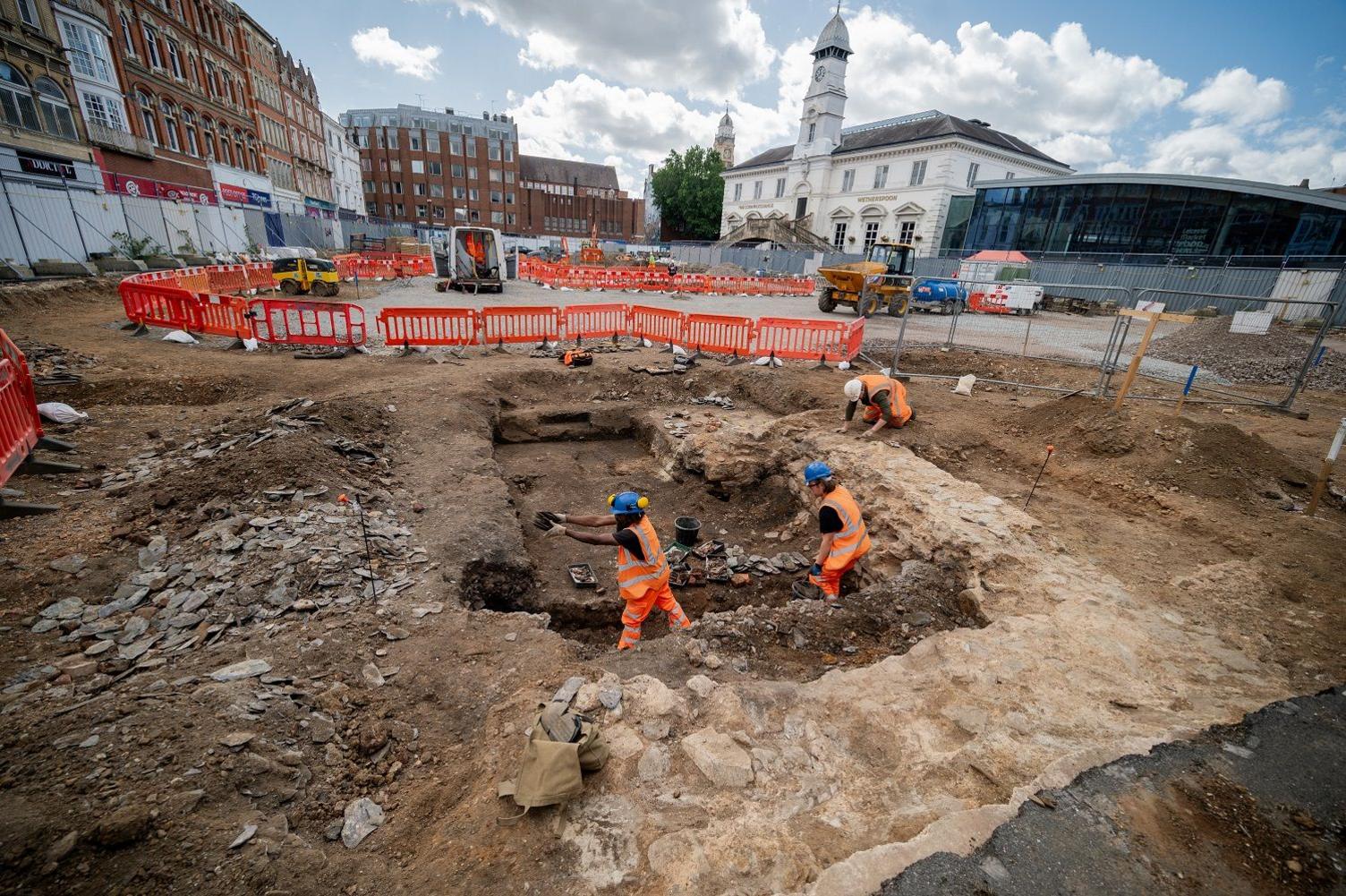 Wide shot of the dig being carried out in Leicester city centre