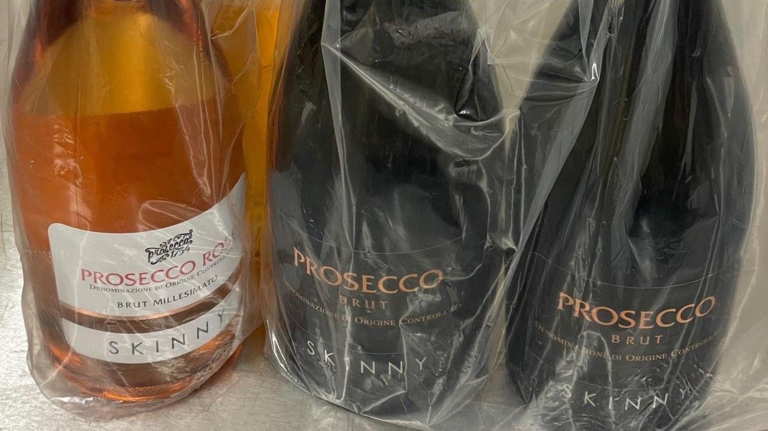 Skinny prosecco in wrapping