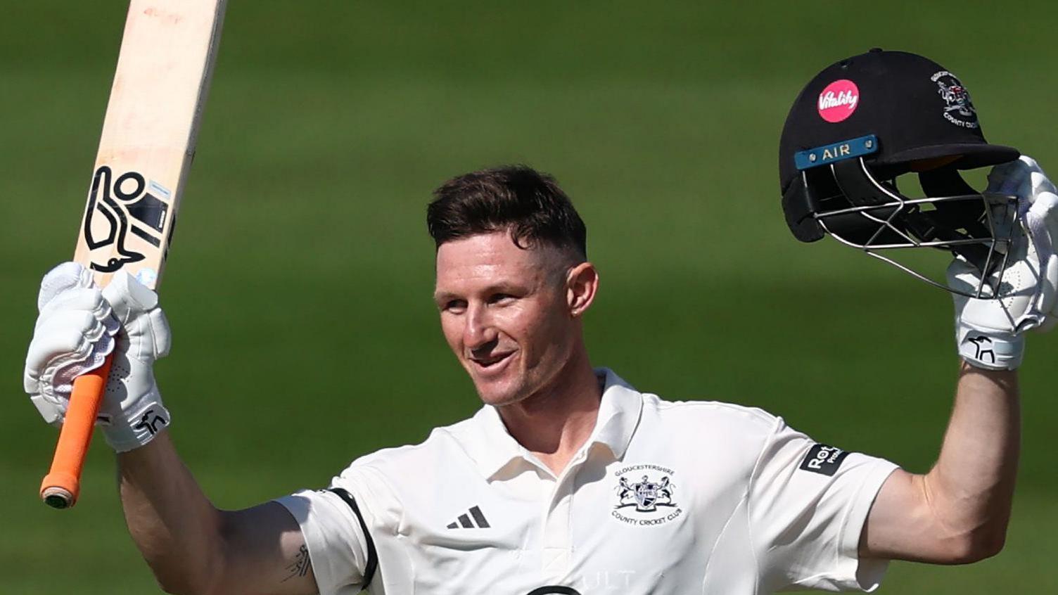 Cameron Bancroft raises his bat and helmet to the crowd