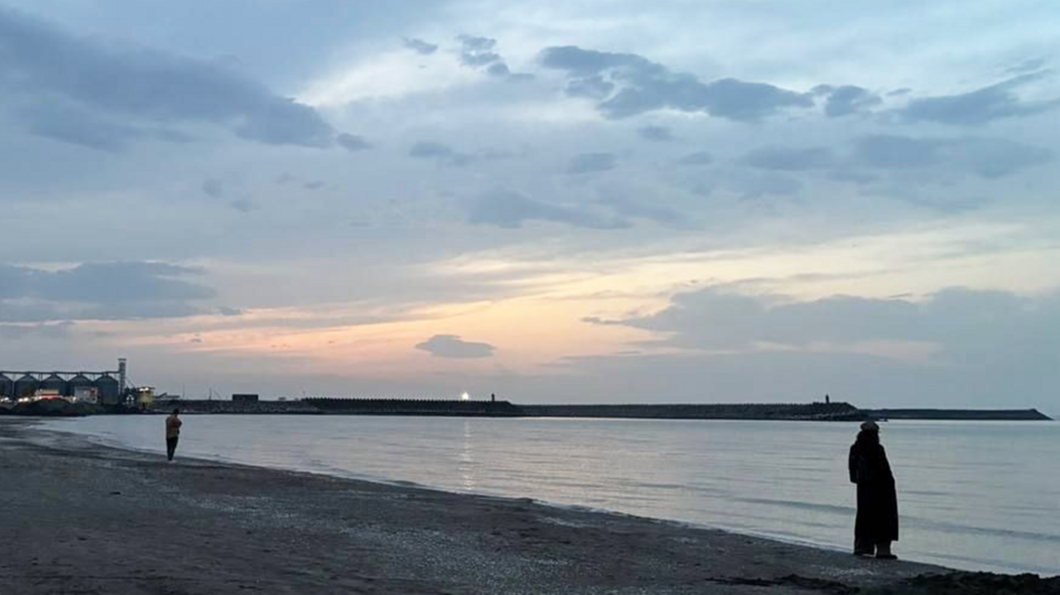 Ukraine dismisses Iranian threats as Caspian Sea strike directly links wars