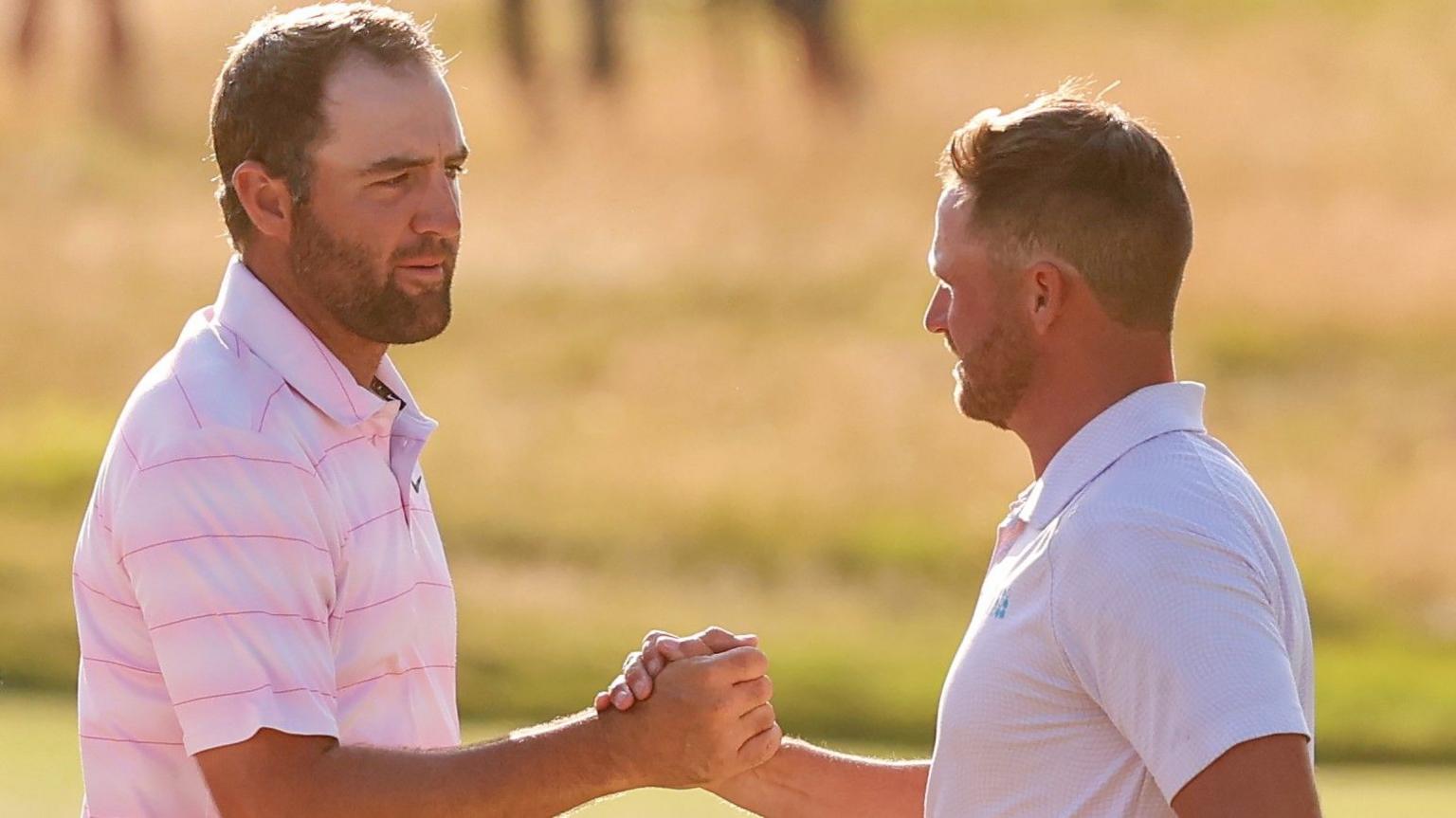 Scottie Scheffler congratulates Wyndham Clark on his US Open victory on the 18th green