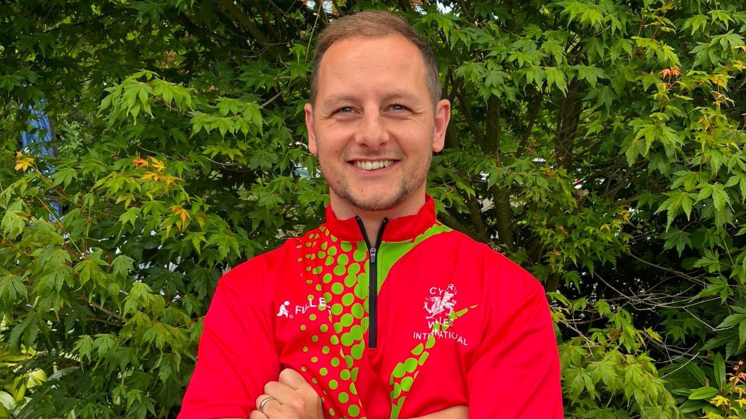 Steffan James yn paratoi ar gyfer y bowls yng Ngemau'r Gymanwlad 2026.
