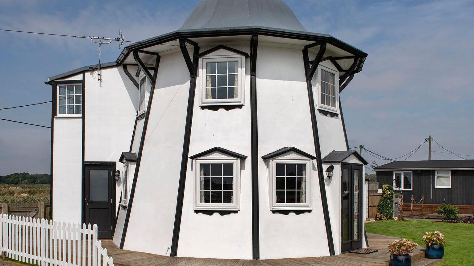 The Dutch Tutch, a converted helter-skelter, is on the waterside with a small patio surrounding it. 