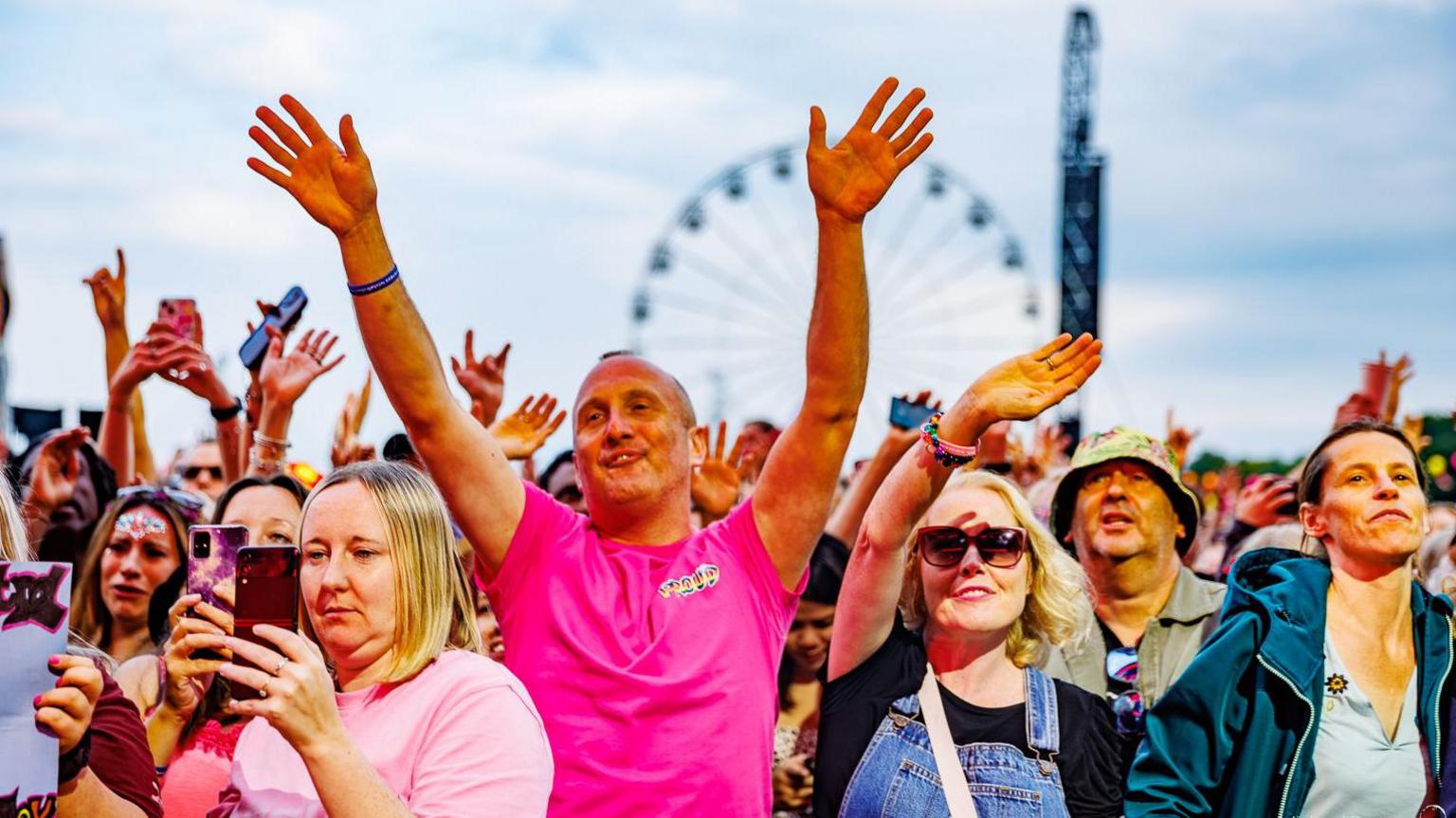 Crowds applaud Snow Patrol at Radio 2 in the Park