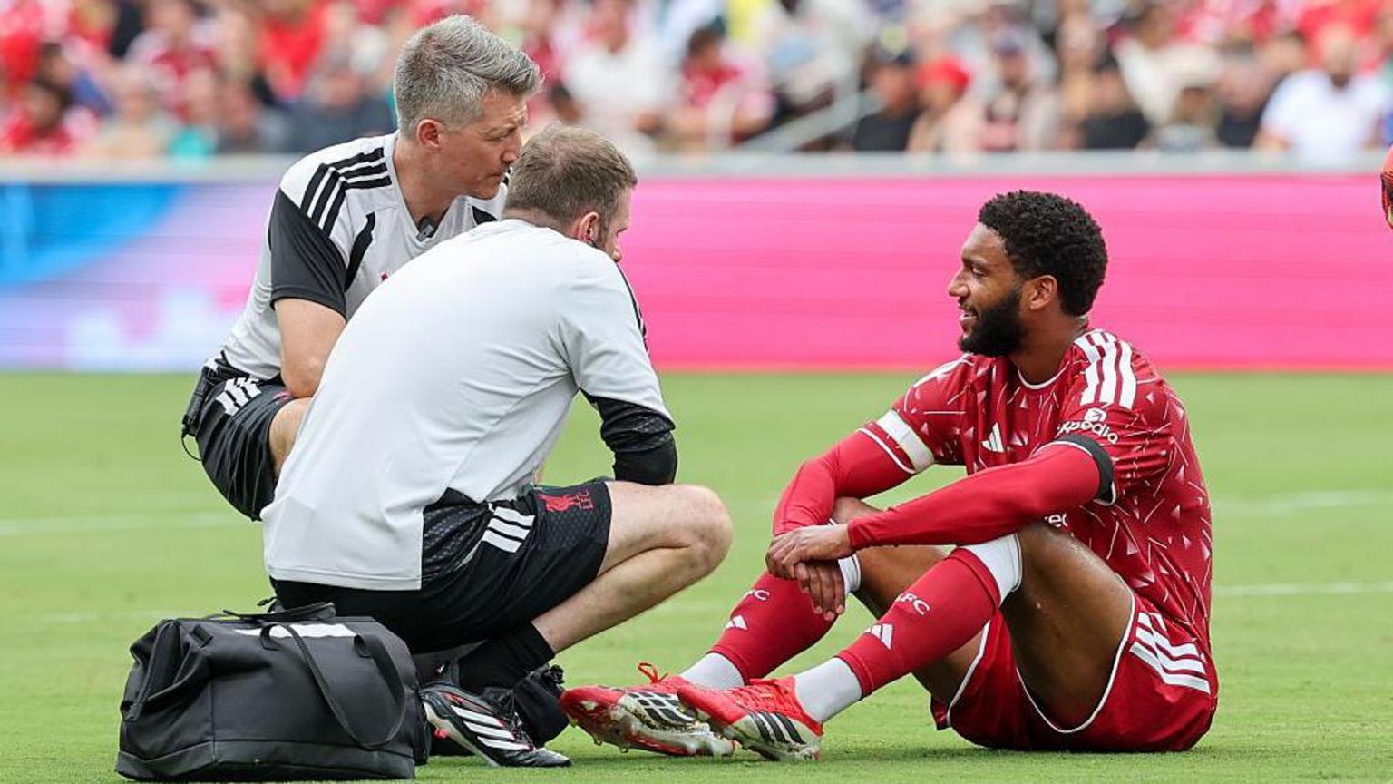 Liverpool's centre-back situation and why Iraola must act