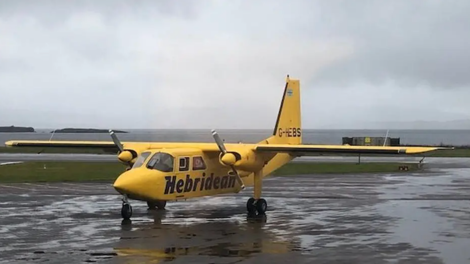 Am Britten-Norman Islander a tha aig Hebridean Air Services an-dràsta.