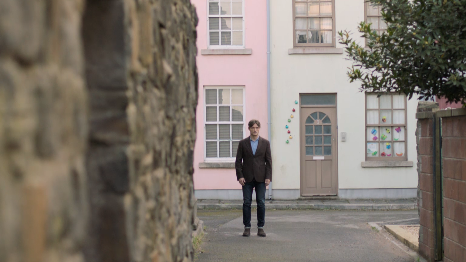 Hans Obma fel Kyle Anderson yn cyrraedd y cwm
