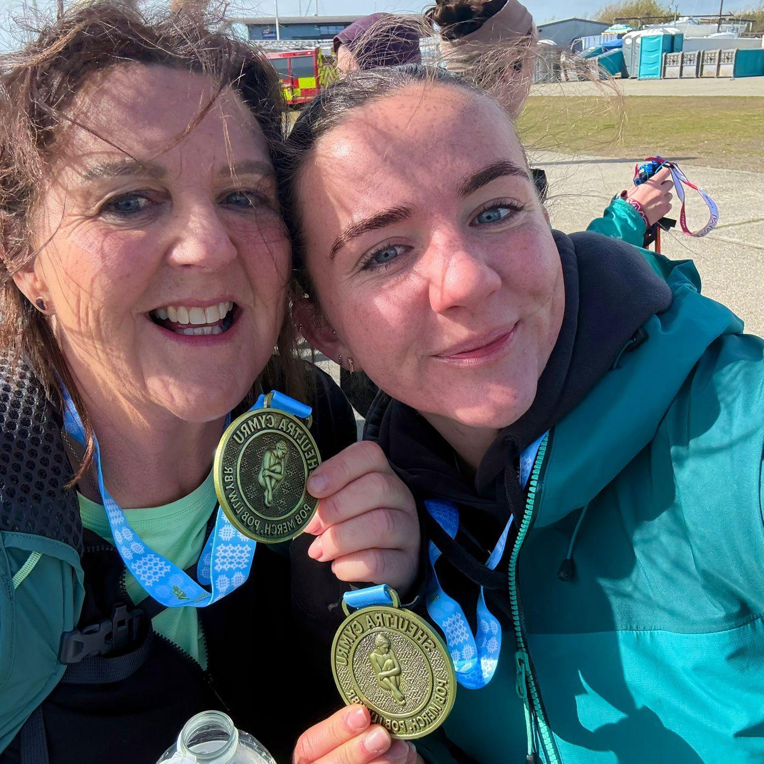 Ariannell a'i mam, Sandra