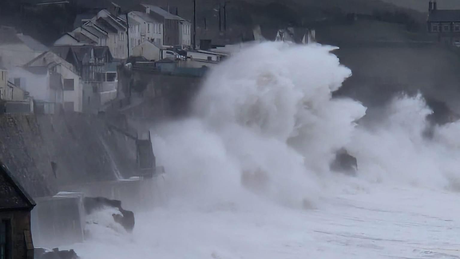 Waves at Porthleven