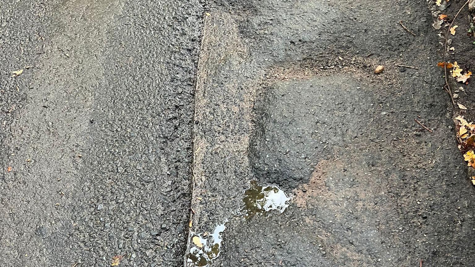 The potholed section of Sugar Loaf Lane 