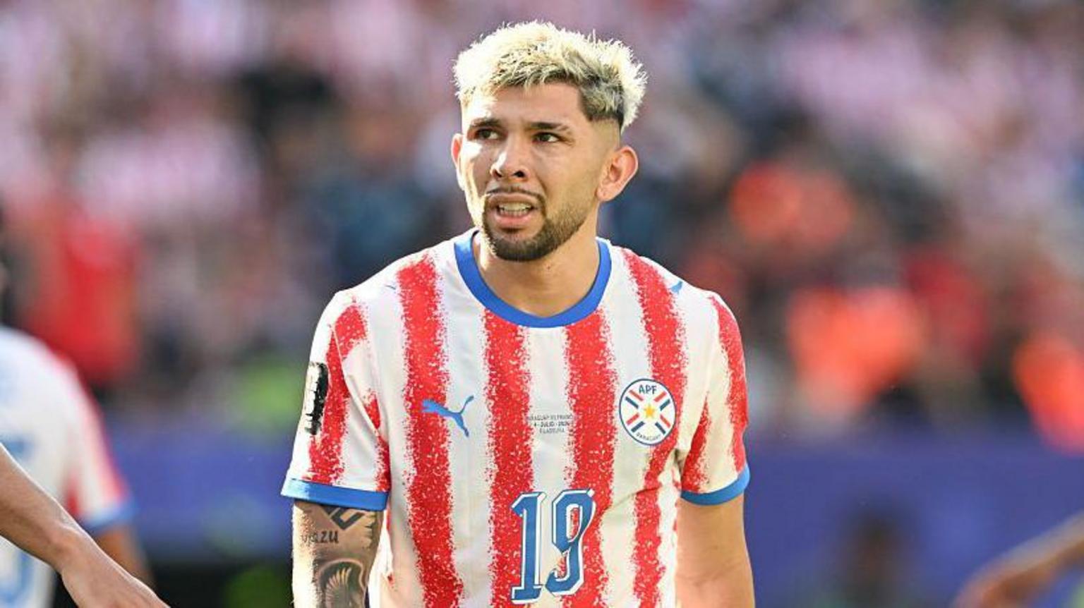 Ipswich agree fee for Paraguay forward Enciso