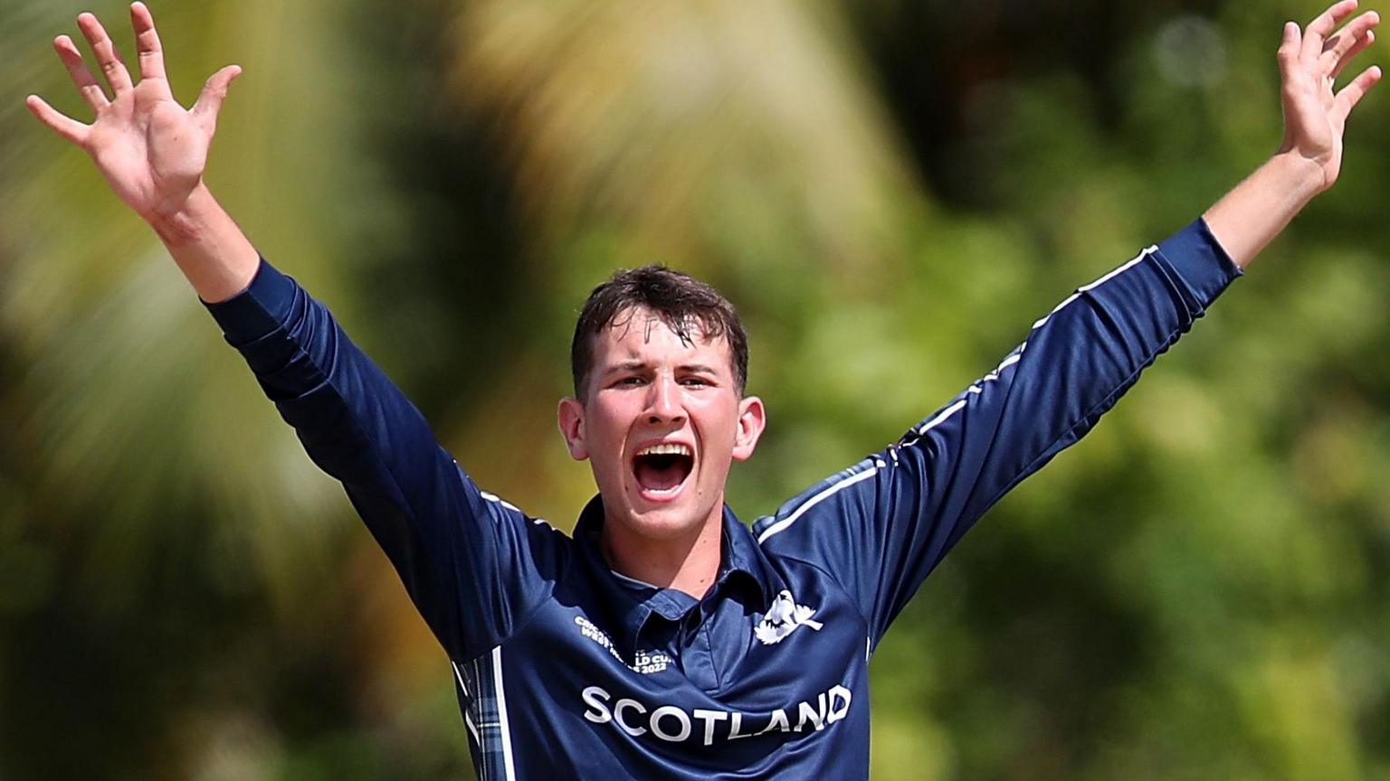 Robertson receives first Scotland call-up as Ihsan & Jones return