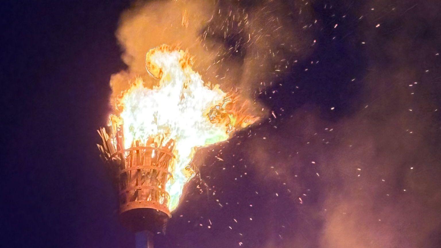 Lit beacon