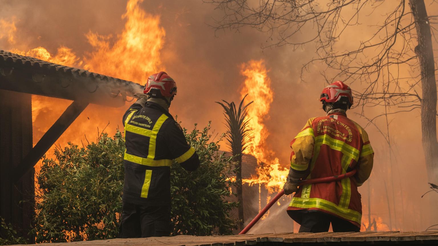 More than 250,000 flee wildfires in France and Spain