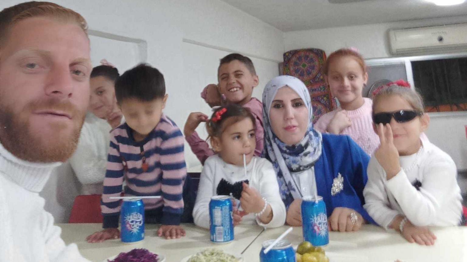 Abed-Alrahman (left) and Nawara al-Najjar (3rd from right) in a family photo with their children