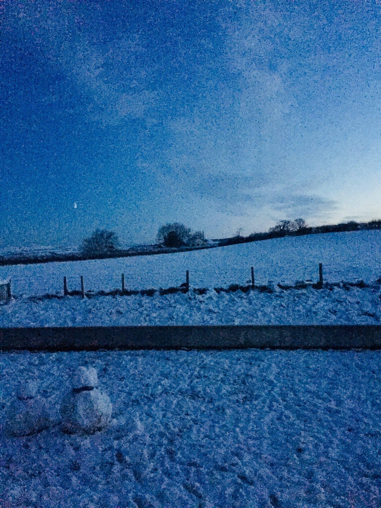 Dau ddyn eira ym Mhant-y-Crug, Ceredigion