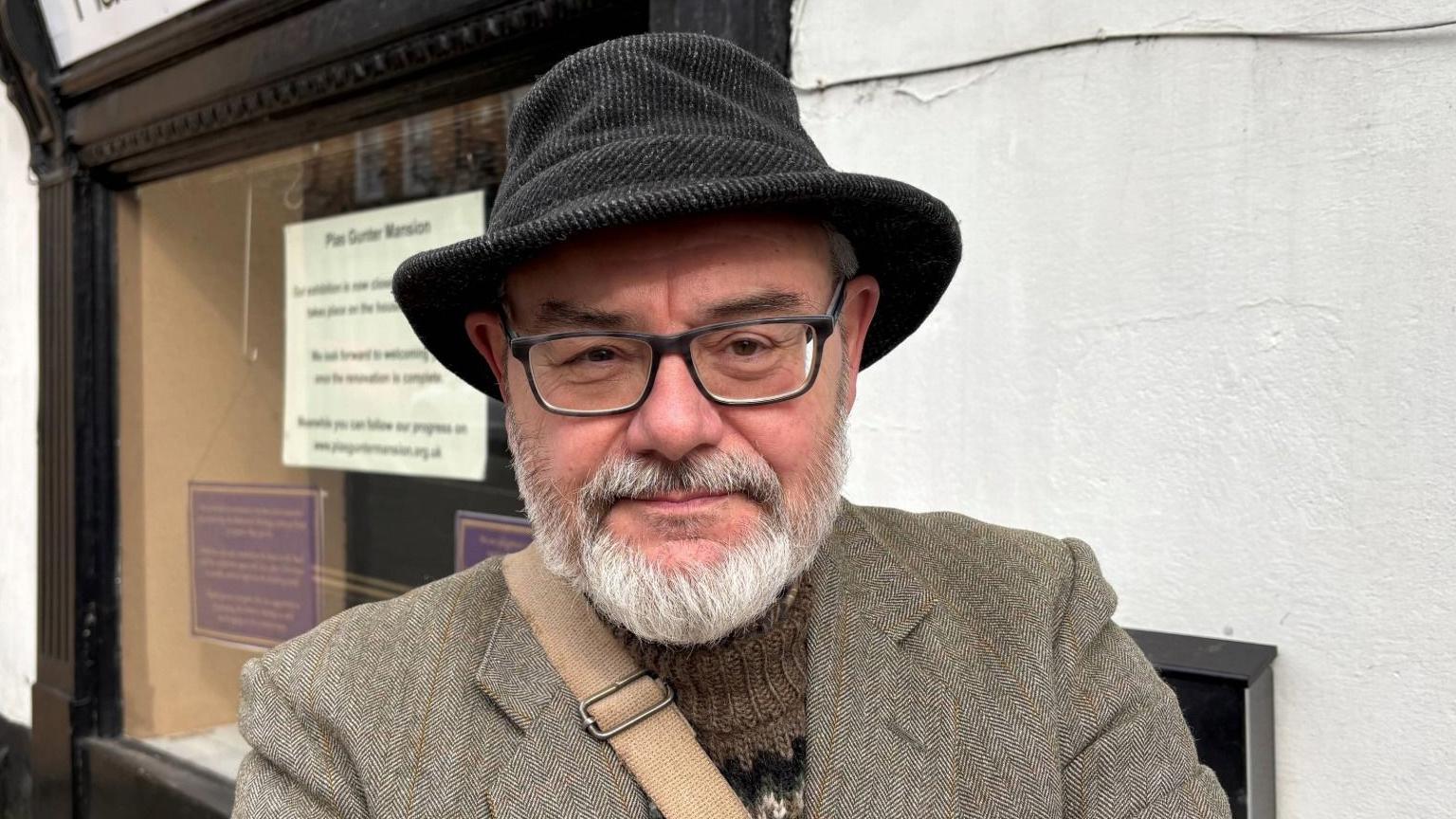 Llun o'r hanesydd lleol Frank Olding