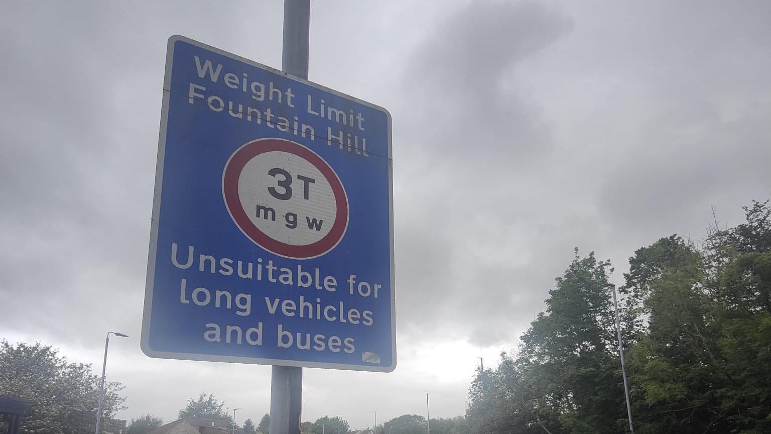 heavy vehicle warning sign in derry