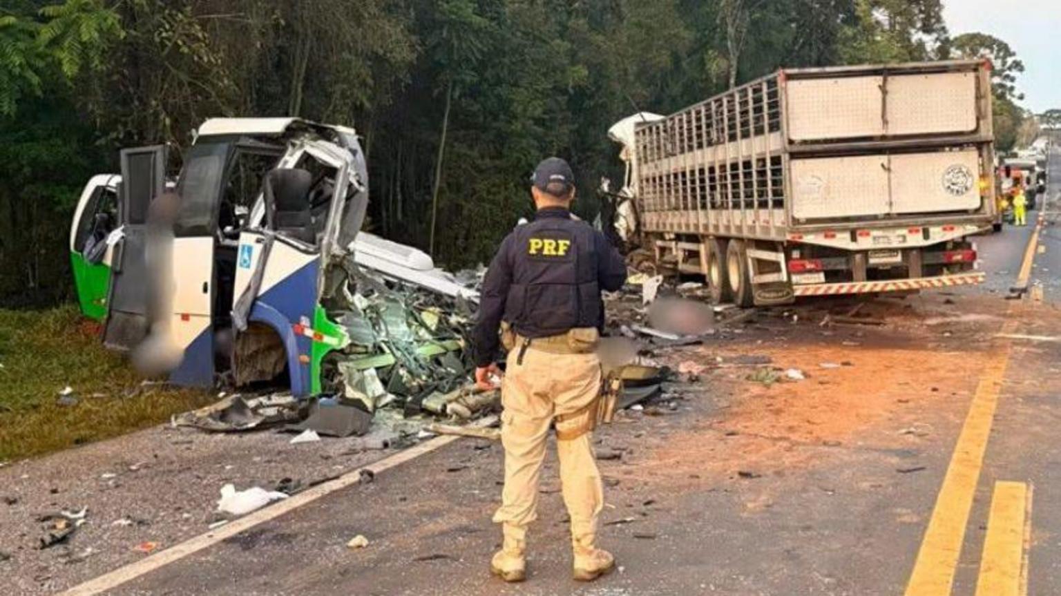 Head-on collision between bus and lorry in Brazil kills more than 20